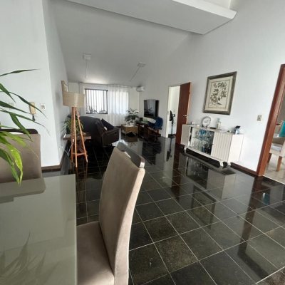 Casa Residencial/Comercial com 400m², 4 garagens, no bairro Centro em Florianópolis