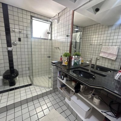 Casa Residencial/Comercial com 400m², 4 garagens, no bairro Centro em Florianópolis