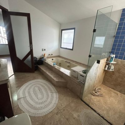 Casa Residencial/Comercial com 400m², 4 garagens, no bairro Centro em Florianópolis