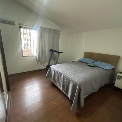 Casa Residencial/Comercial com 400m², 4 garagens, no bairro Centro em Florianópolis