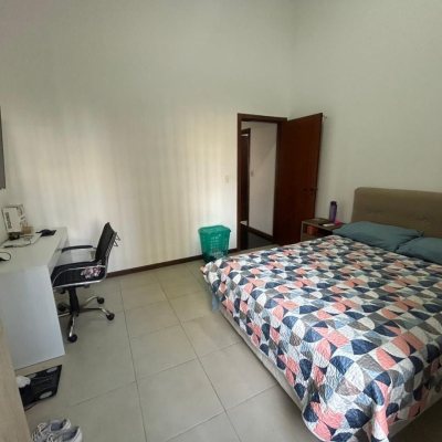 Casa Residencial/Comercial com 400m², 4 garagens, no bairro Centro em Florianópolis