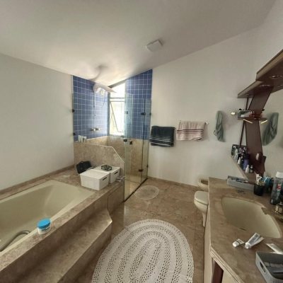 Casa Residencial/Comercial com 400m², 4 garagens, no bairro Centro em Florianópolis