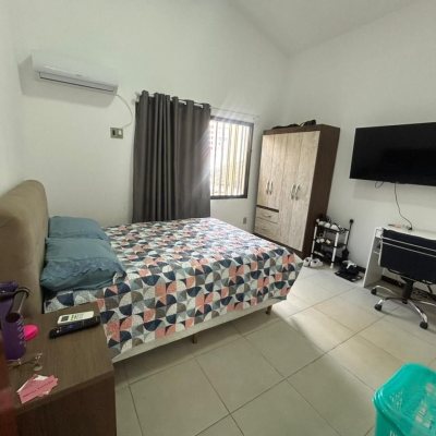 Casa Residencial/Comercial com 400m², 4 garagens, no bairro Centro em Florianópolis