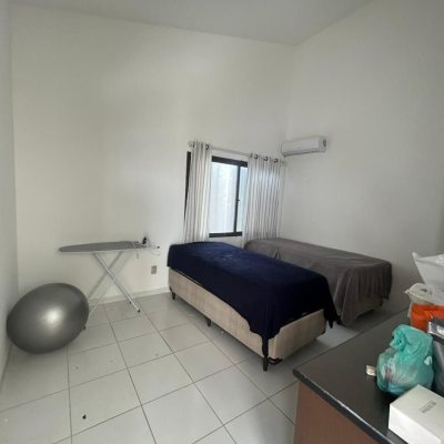 Casa Residencial/Comercial com 400m², 4 garagens, no bairro Centro em Florianópolis