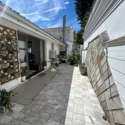 Casa Residencial/Comercial com 400m², 4 garagens, no bairro Centro em Florianópolis