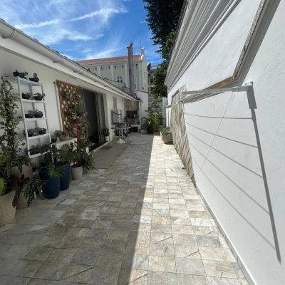 Casa Residencial/Comercial com 400m², 4 garagens, no bairro Centro em Florianópolis