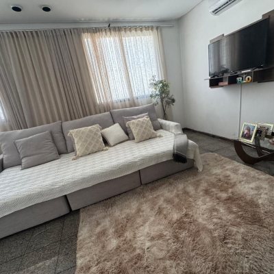 Casa Residencial/Comercial com 400m², 4 garagens, no bairro Centro em Florianópolis