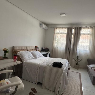 Casa Residencial/Comercial com 400m², 4 garagens, no bairro Centro em Florianópolis