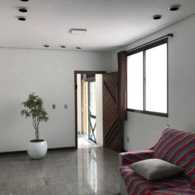 Casa Residencial/Comercial com 400m², 4 garagens, no bairro Centro em Florianópolis