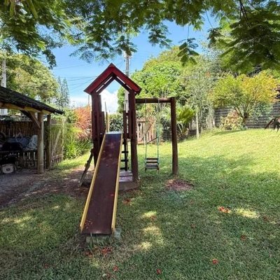 Casa Residencial com 271m², 4 quartos, 1 suíte, 3 garagens, no bairro Campeche em Florianópolis