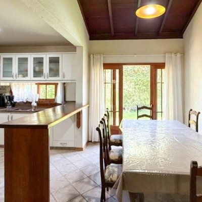 Casa Residencial com 271m², 4 quartos, 1 suíte, 3 garagens, no bairro Campeche em Florianópolis