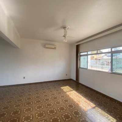 Casa Residencial com 192m², 3 quartos (sendo 1 suíte), 3 garagens, no bairro Jardim Atlântico em Florianópolis