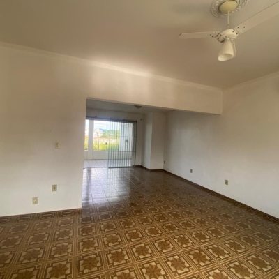 Casa Residencial com 192m², 3 quartos (sendo 1 suíte), 3 garagens, no bairro Jardim Atlântico em Florianópolis