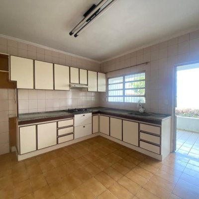 Casa Residencial com 192m², 3 quartos (sendo 1 suíte), 3 garagens, no bairro Jardim Atlântico em Florianópolis
