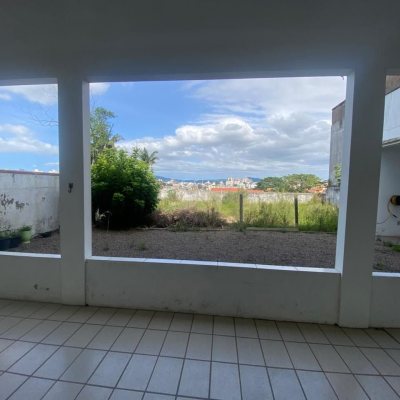 Casa Residencial com 192m², 3 quartos (sendo 1 suíte), 3 garagens, no bairro Jardim Atlântico em Florianópolis