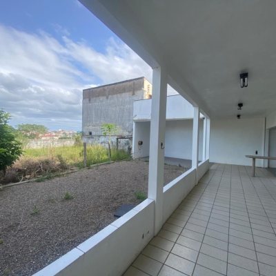 Casa Residencial com 192m², 3 quartos (sendo 1 suíte), 3 garagens, no bairro Jardim Atlântico em Florianópolis