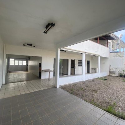 Casa Residencial com 192m², 3 quartos (sendo 1 suíte), 3 garagens, no bairro Jardim Atlântico em Florianópolis