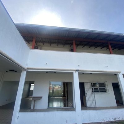 Casa Residencial com 192m², 3 quartos (sendo 1 suíte), 3 garagens, no bairro Jardim Atlântico em Florianópolis