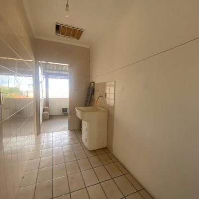 Casa Residencial com 192m², 3 quartos (sendo 1 suíte), 3 garagens, no bairro Jardim Atlântico em Florianópolis