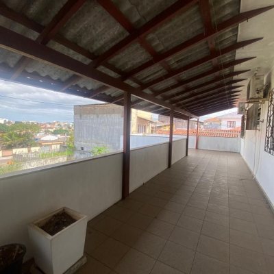 Casa Residencial com 192m², 3 quartos (sendo 1 suíte), 3 garagens, no bairro Jardim Atlântico em Florianópolis