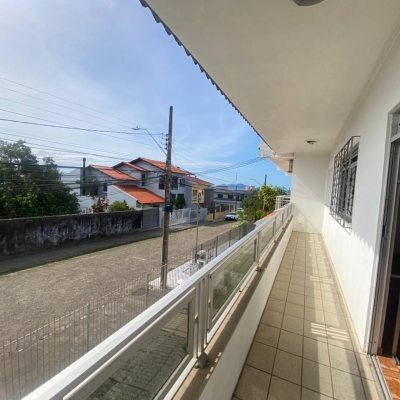 Casa Residencial com 192m², 3 quartos (sendo 1 suíte), 3 garagens, no bairro Jardim Atlântico em Florianópolis