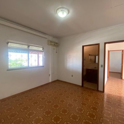Casa Residencial com 192m², 3 quartos (sendo 1 suíte), 3 garagens, no bairro Jardim Atlântico em Florianópolis