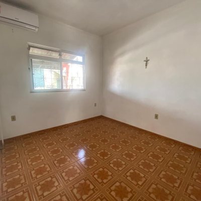 Casa Residencial com 192m², 3 quartos (sendo 1 suíte), 3 garagens, no bairro Jardim Atlântico em Florianópolis