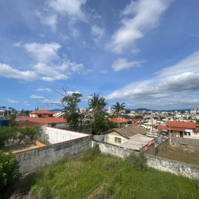 Casa Residencial com 192m², 3 quartos (sendo 1 suíte), 3 garagens, no bairro Jardim Atlântico em Florianópolis