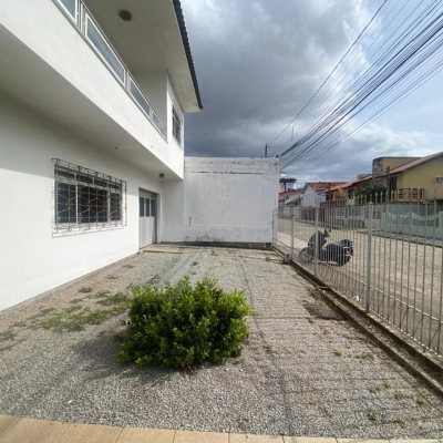Casa Residencial com 192m², 3 quartos (sendo 1 suíte), 3 garagens, no bairro Jardim Atlântico em Florianópolis