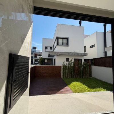 Casa em Condomínio com 176m², 3 quartos, 1 suíte, 4 garagens, no bairro Beira Rio em Biguaçu