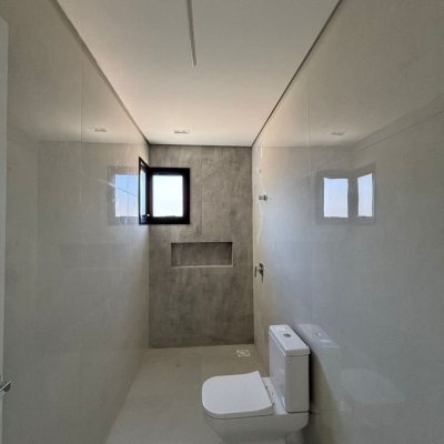 Casa em Condomínio com 176m², 3 quartos, 1 suíte, 4 garagens, no bairro Beira Rio em Biguaçu