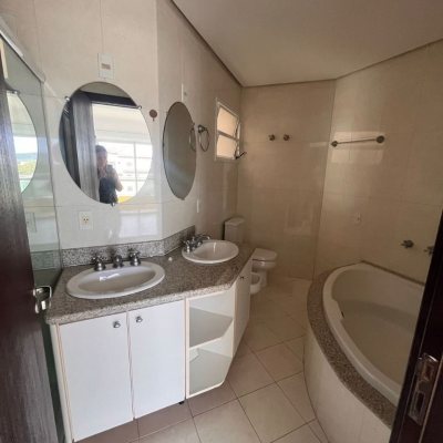 Apartamentos com 128m², 3 quartos (sendo 1 suíte), 2 garagens, no bairro Lagoa da Conceição em Florianópolis