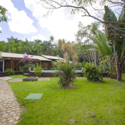Casa Residencial com 313m², 3 quartos (sendo 2 suítes), 4 garagens, no bairro Rio Tavares em Florianópolis