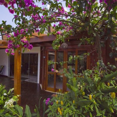 Casa Residencial com 313m², 3 quartos (sendo 2 suítes), 4 garagens, no bairro Rio Tavares em Florianópolis