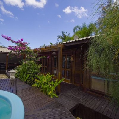 Casa Residencial com 313m², 3 quartos (sendo 2 suítes), 4 garagens, no bairro Rio Tavares em Florianópolis