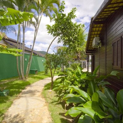Casa Residencial com 313m², 3 quartos (sendo 2 suítes), 4 garagens, no bairro Rio Tavares em Florianópolis