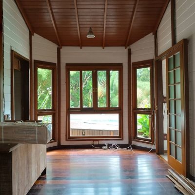 Casa Residencial com 313m², 3 quartos (sendo 2 suítes), 4 garagens, no bairro Rio Tavares em Florianópolis