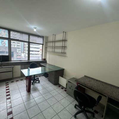 Sala com 50m², 1 garagem, no bairro Centro em Florianópolis
