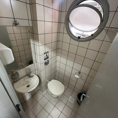 Sala com 50m², 1 garagem, no bairro Centro em Florianópolis