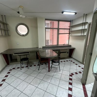 Sala com 50m², 1 garagem, no bairro Centro em Florianópolis