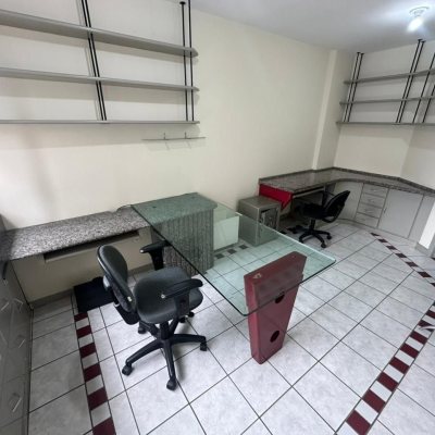 Sala com 50m², 1 garagem, no bairro Centro em Florianópolis