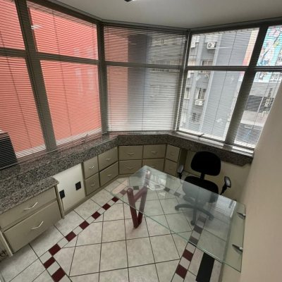 Sala com 50m², 1 garagem, no bairro Centro em Florianópolis