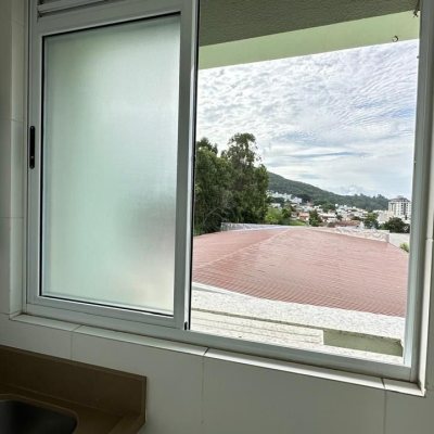 Apartamentos com 68m², 2 quartos (sendo 2 suítes), 1 garagem, no bairro Trindade em Florianópolis