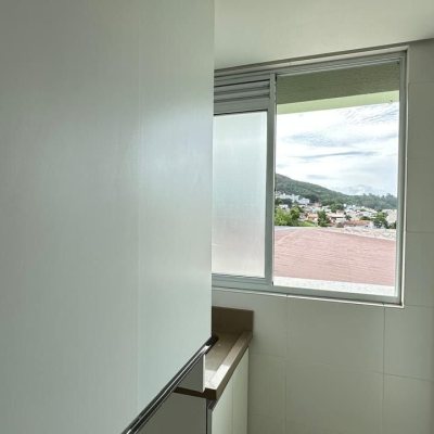 Apartamentos com 68m², 2 quartos (sendo 2 suítes), 1 garagem, no bairro Trindade em Florianópolis