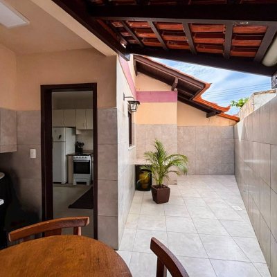 Sobrado Residencial com 100m², 3 quartos, 1 garagem, no bairro Ingleses do Rio Vermelho em Florianópolis