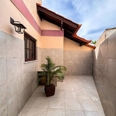 Sobrado Residencial com 100m², 3 quartos, 1 garagem, no bairro Ingleses do Rio Vermelho em Florianópolis