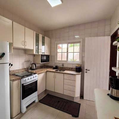 Sobrado Residencial com 100m², 3 quartos, 1 garagem, no bairro Ingleses do Rio Vermelho em Florianópolis