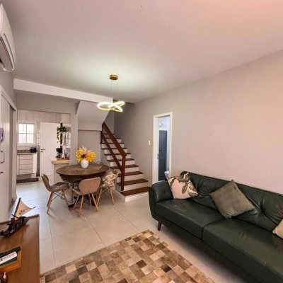 Sobrado Residencial com 100m², 3 quartos, 1 garagem, no bairro Ingleses do Rio Vermelho em Florianópolis