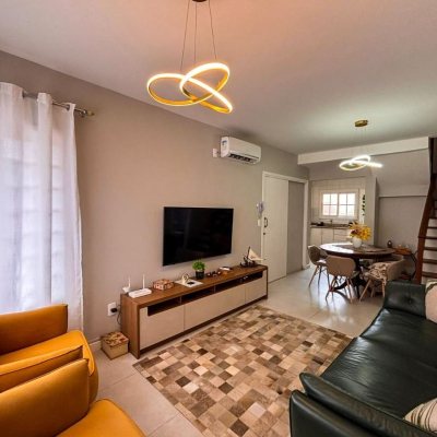 Sobrado Residencial com 100m², 3 quartos, 1 garagem, no bairro Ingleses do Rio Vermelho em Florianópolis