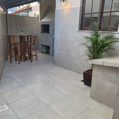 Sobrado Residencial com 100m², 3 quartos, 1 garagem, no bairro Ingleses do Rio Vermelho em Florianópolis